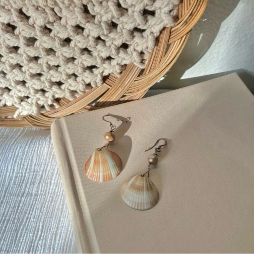 Clam Seashell Dangle Earrings Vintage“Perpetua” Gold Brass Beachy Mermaidcore Je - Picture 9 of 11